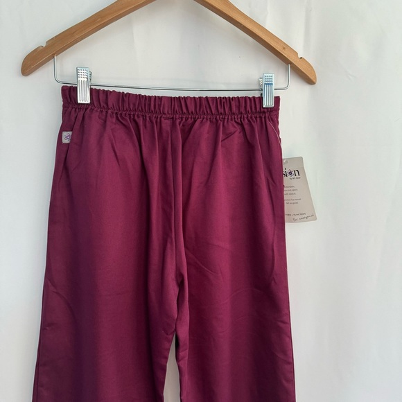❤️3/$30 Fusion Scrub Pants - Picture 6 of 12